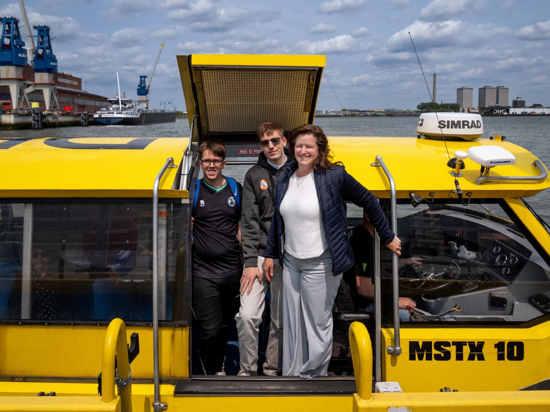 Jaimie and Vincent in charge of the Port of Rotterdam for 1 day